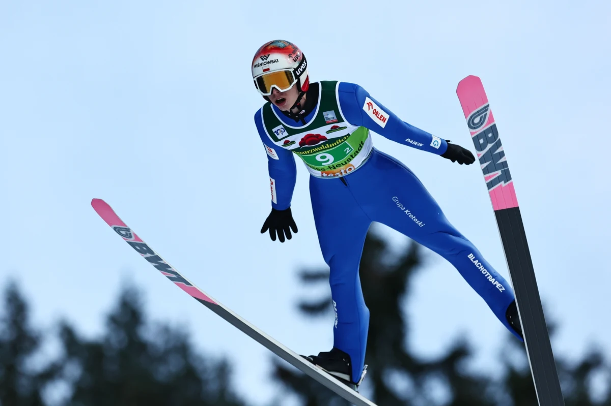 Niemiec Pius Paschke wygrał konkurs Pucharu Świata w skokach narciarskich w Titisee-Neustadt. Najlepszy skok spośród Polaków oddał Jakub Wolny. Zajął ósme miejsce. 