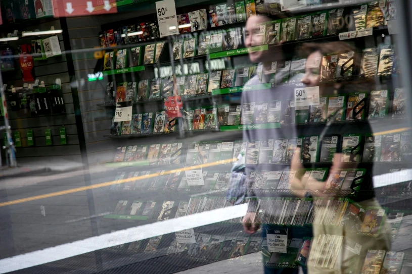 GameStop zamyka setki sklepów. Pracownicy dowiedzieli się z kartki na drzwiach