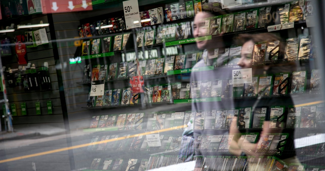 GameStop zamyka setki sklepów. Pracownicy dowiedzieli się z kartki na drzwiach