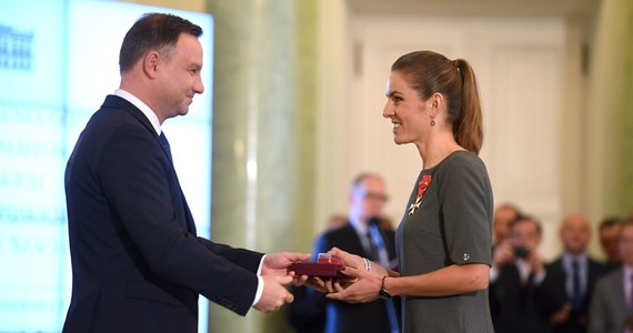 "Nie chcę w tej chwili spekulować na temat mojej potencjalnej przyszłości w strukturach MKOl, gdyż jest na to za wcześnie" - napisała w oświadczeniu Maja Włoszczowska, odnosząc się do informacji o przyjęciu uchwały rekomendującej zgłoszenie Andrzeja Dudy na członka Międzynarodowego Komitetu Olimpijskiego. Doniesienia te wywołały zamieszanie. Pojawiły się głosy - w tym premiera Donalda Tuska - że Duda "zajął miejsce medalistce olimpijskiej". 