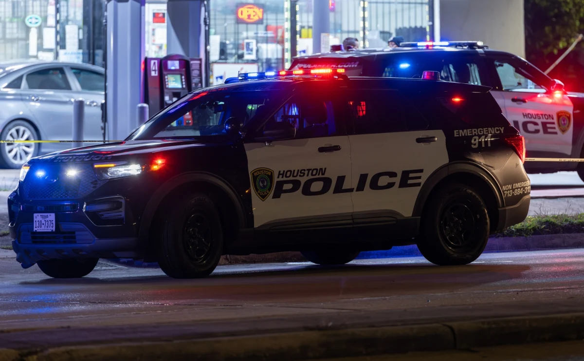 Dwoje nastolatków zginęło w niedzielę w strzelaninie w nocnym klubie w Houston. Cztery nastolatki odniosły obrażenia.