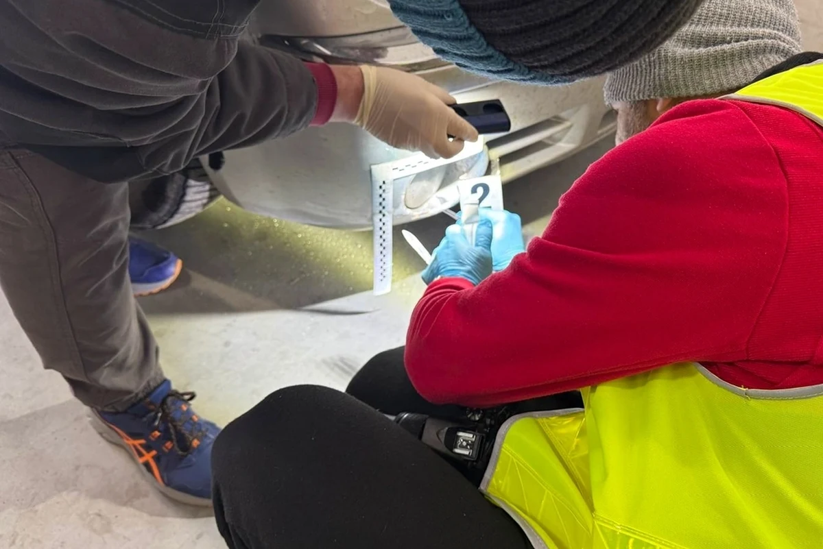 Do 20 lat więzienia grozi 41-latkowi, który jadąc autem potrącił 66-letniego mężczyznę w Lubuskiem - poinformowała w poniedziałek policja. Wstrząsające jest to, że sprawca potrącenia nie udzielił poszkodowanemu pomocy, zbiegł z miejsca zdarzenia oraz - jak stwierdził technik kryminalistyki i biegły z zakresu mechanoskopii - zacierał ślady. Potrącony mężczyzna nie żyje.