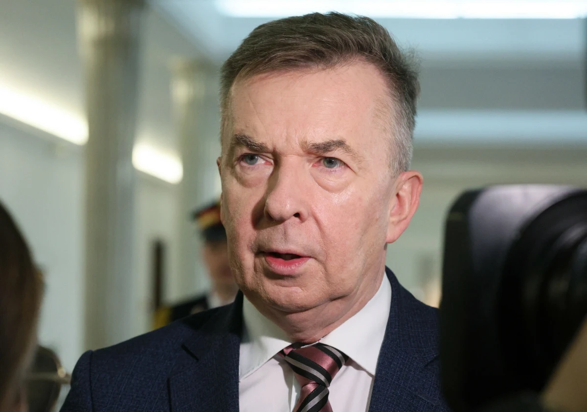 Czas na decyzję w sprawie ministra Dariusza Wieczorka - napisał na platformie X premier Donald Tusk. Zapowiedział, że będzie w poniedziałek rozmawiał o tym z przewodniczącym Nowej Lewicy. Wieczorek jest posłem tej partii.