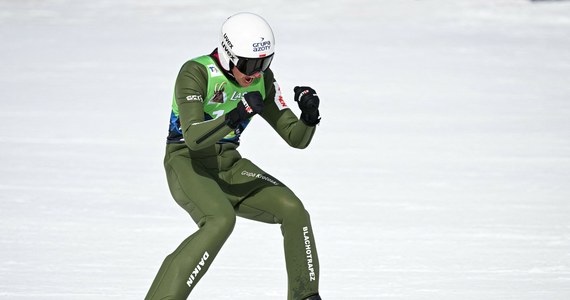 Trener Thomas Thurnbichler dokonał jednej zmiany w składzie na zawody Pucharu Świata w skokach narciarskich w Engelbergu - Piotr Żyła zastąpi Dawida Kubackiego. W Szwajcarii wystąpią także Kamil Stoch, Paweł Wąsek, Jakub Wolny i Aleksander Zniszczoł.