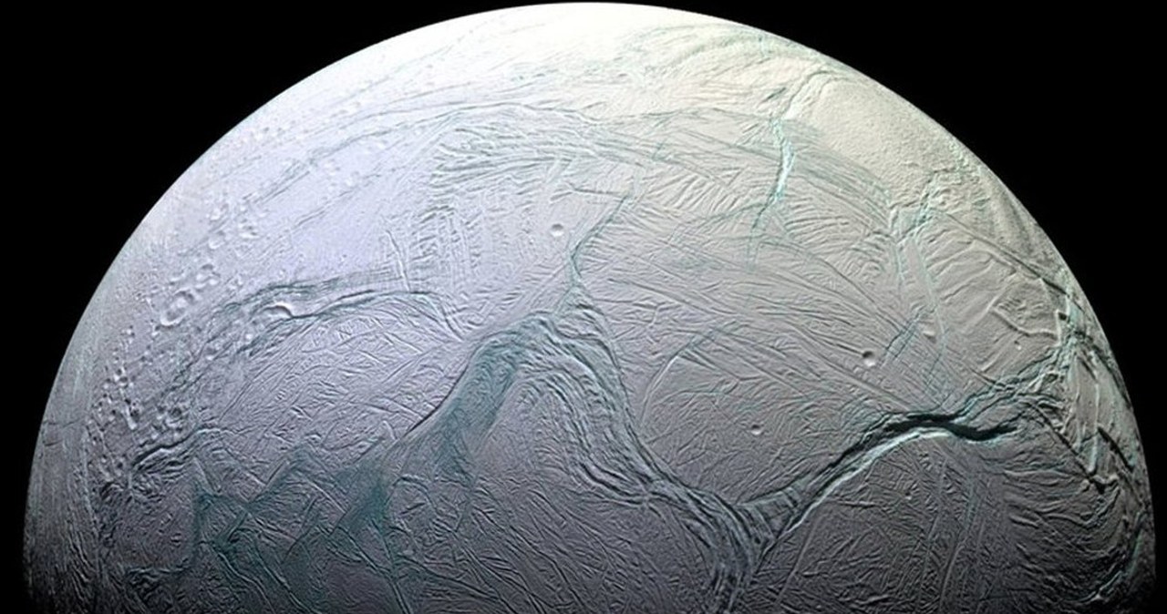 Naukowcy chcą eksperymentować z życiem na księżycu Saturna