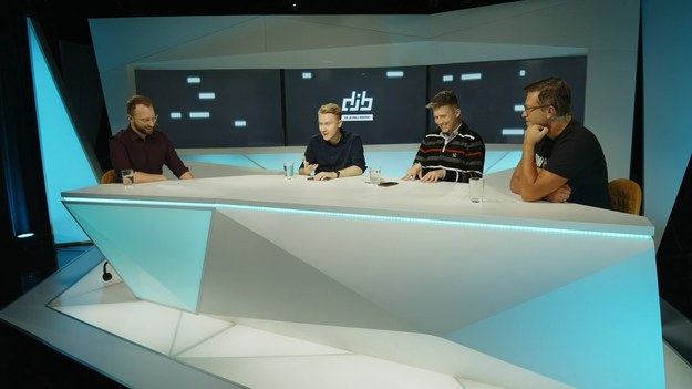 "Do jednej bramki" NA ŻYWO w każdy poniedziałek o godz. 12.00 w Interii oraz na  Polsat BOX Go .
W tekście zawarto link serwisu partnerskiego.