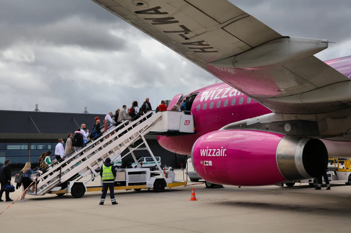 Bezpośrednie loty z Warszawy do Dortmundu w Niemczech, Bukaresztu w Rumunii i Pizy we Włoszech uruchomi w przyszłym roku węgierski Wizz Air - poinformował w poniedziałek przewoźnik. W bazie na Lotnisku Chopina pojawią się też dwa kolejne samoloty Airbus A321neo.