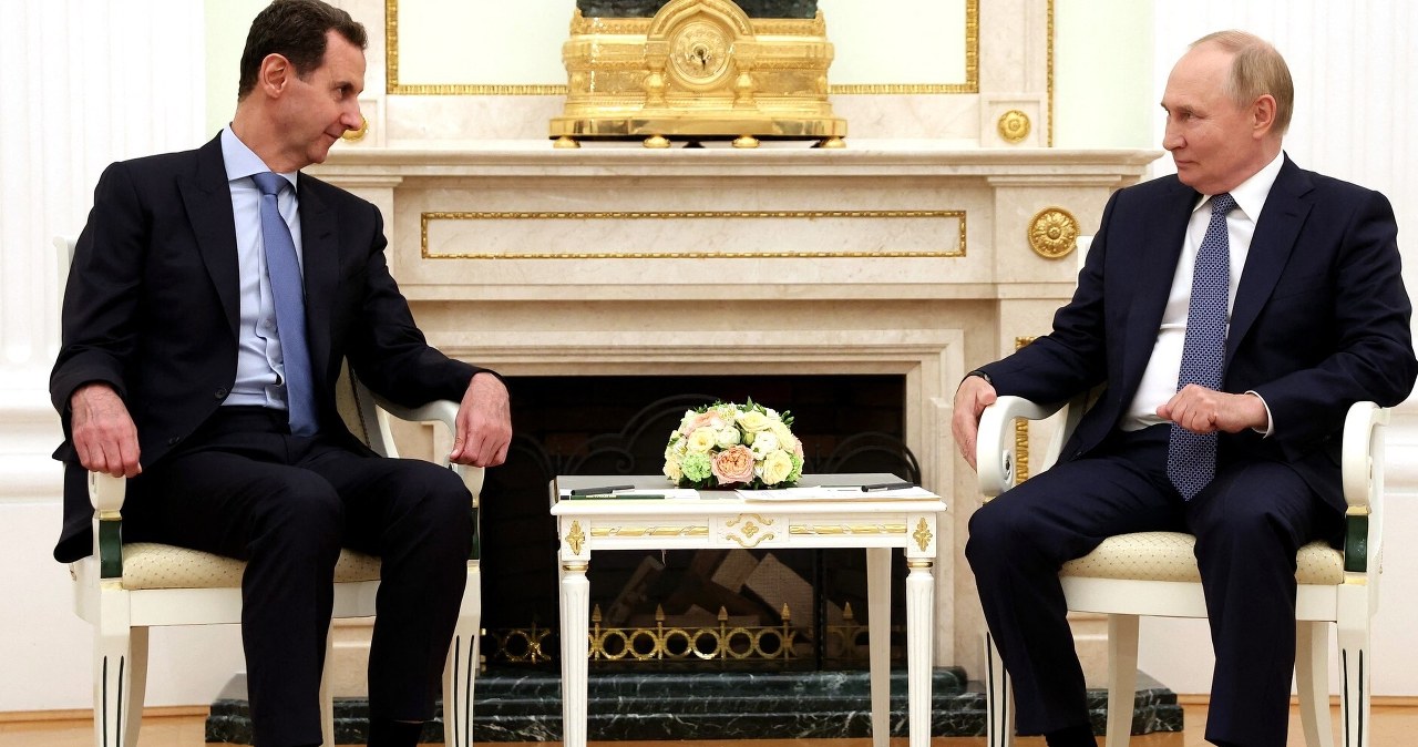 Był dyktatorem Syrii, torturował i zlecał ataki na cywilów. Co robi teraz Baszszar al-Asad?