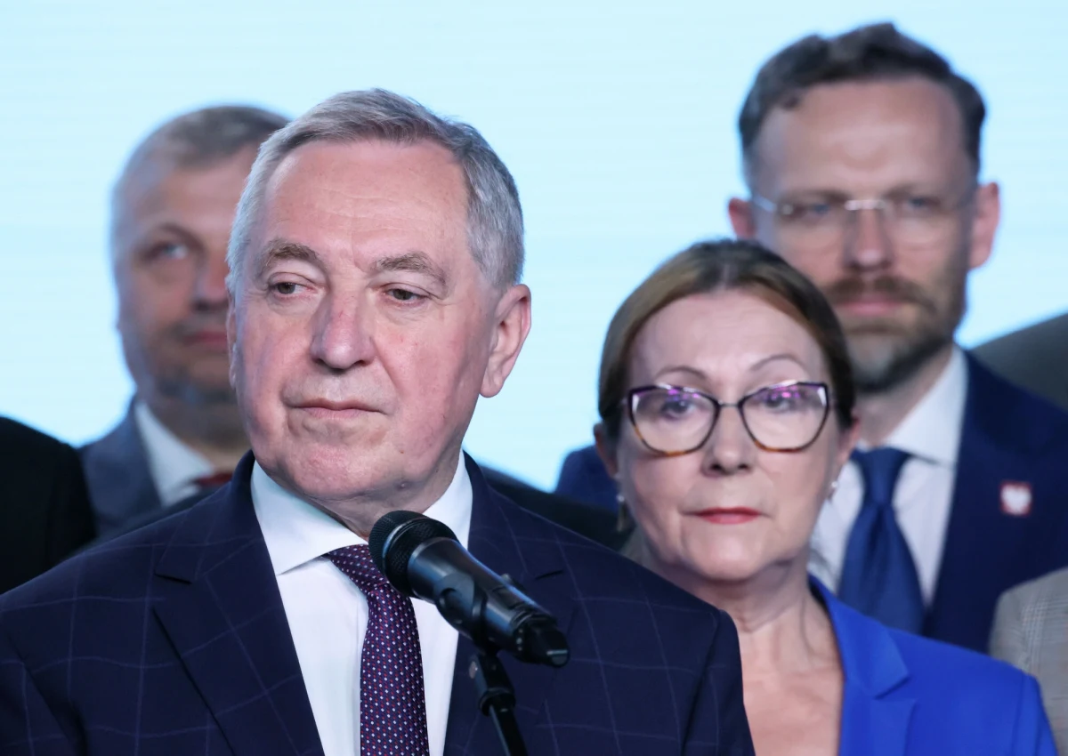 Skarbnik PiS Henryk Kowalczyk ocenił, że Państwowa Komisja Wyborcza odraczając obrady ws. sprawozdania komitetu PiS, jawnie łamie prawo. Powołał się na kodeks wyborczy, który mówi o niezwłocznym przyjęciu sprawozdania. Podkreślił, że decyzja PKW to wykonanie dyspozycji politycznej.