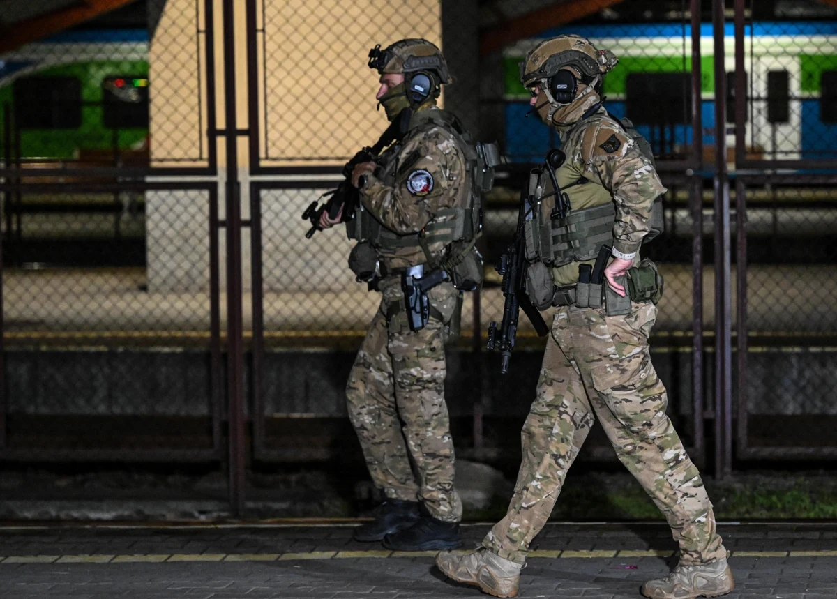 Są zarzuty dla 33-letniego żołnierza Wojsk Obrony Terytorialnej, który w piątek został zatrzymany w Bąkowie pod Gdańskiem. Z nieoficjalnych informacji wynika, że mężczyzna twierdził, iż zabił dwie osoby. Jak dowiedział się reporter RMF FM, prokuratura wciąż czeka na wyniki jego badań toksykologicznych.