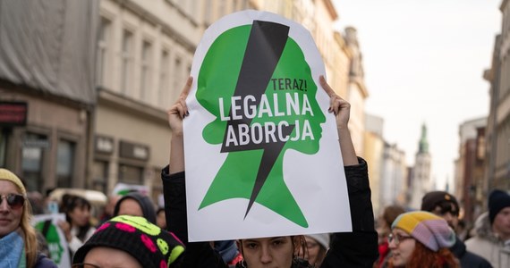 Prawdopodobnie jeszcze w styczniu będą głosowane równolegle w podkomisji nadzwyczajnej dwa projekty ustaw: umożliwiający dokonanie aborcji w przypadku wad płodu i dekryminalizujący aborcję - poinformował wicemarszałek Sejmu Piotr Zgorzelski.