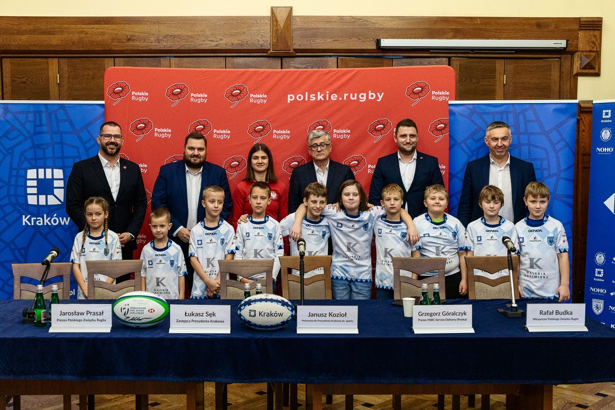 W kwietniu przyszłego roku stolica Małopolski będzie gospodarzem turnieju World Rugby HSBC Sevens Challenger. Do Krakowa przyjadą trzy drużyny uczestniczące w ostatnich igrzyskach olimpijskich w Paryżu, zwycięzcy światowego cyklu i... kobieca reprezentacja Polski. Turniej otwiera bramy do ścisłej elity rugby siedmioosobowego i co bardzo ważne, będzie to jedyny turniej rugby 7 o zasięgu globalnym, który w 2025 roku odbędzie się w Europie. Kraków ma więc szansę znaleźć się w centrum zainteresowania kibiców z całego kontynentu.