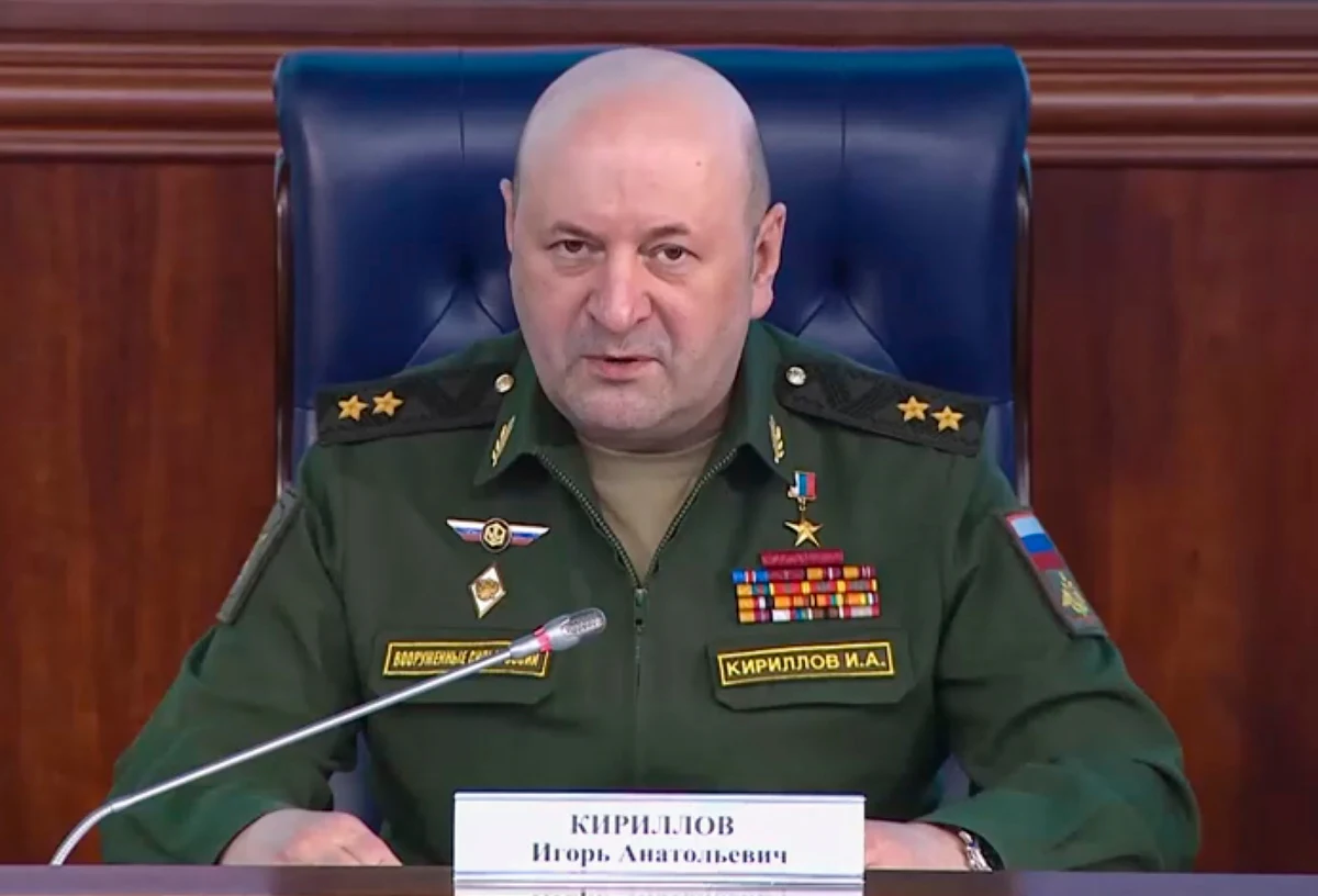 Dziś rano w Moskwie doszło do eksplozji, w której zginęły dwie osoby. Jedną z zabitych osób jest gen. Igor Kiriłłow, dowódca rosyjskich wojsk obrony radiologicznej, chemicznej i biologicznej. Reuters podał, że za zamachem na życie wojskowych stoi Służba Bezpieczeństwa Ukrainy.