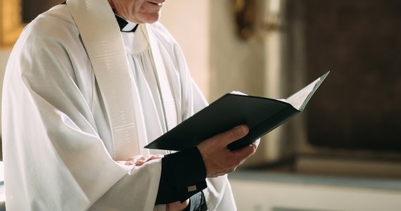 Arcybiskup Stanisław Gądecki rozesłał do wszystkich księży swojej diecezji napisaną przez ojca Wojciecha Surówkę i Karolinę Staszak „Nowennę o czystość kapłanów” z prośbą o jej odmawianie. Nasz dziennikarz Tomasz Terlikowski dotarł do rozesłanego do kapłanów dokumentu. Wizja świata i rzeczywistości, jaka wyłania się z tego dokumentu, zaskakuje.