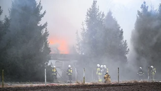 Ogromny pożar hali na Podkarpaciu. W akcji ponad 100 strażaków 