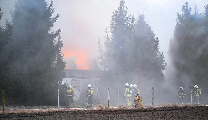 Ogromny pożar hali na Podkarpaciu. W akcji ponad 100 strażaków 