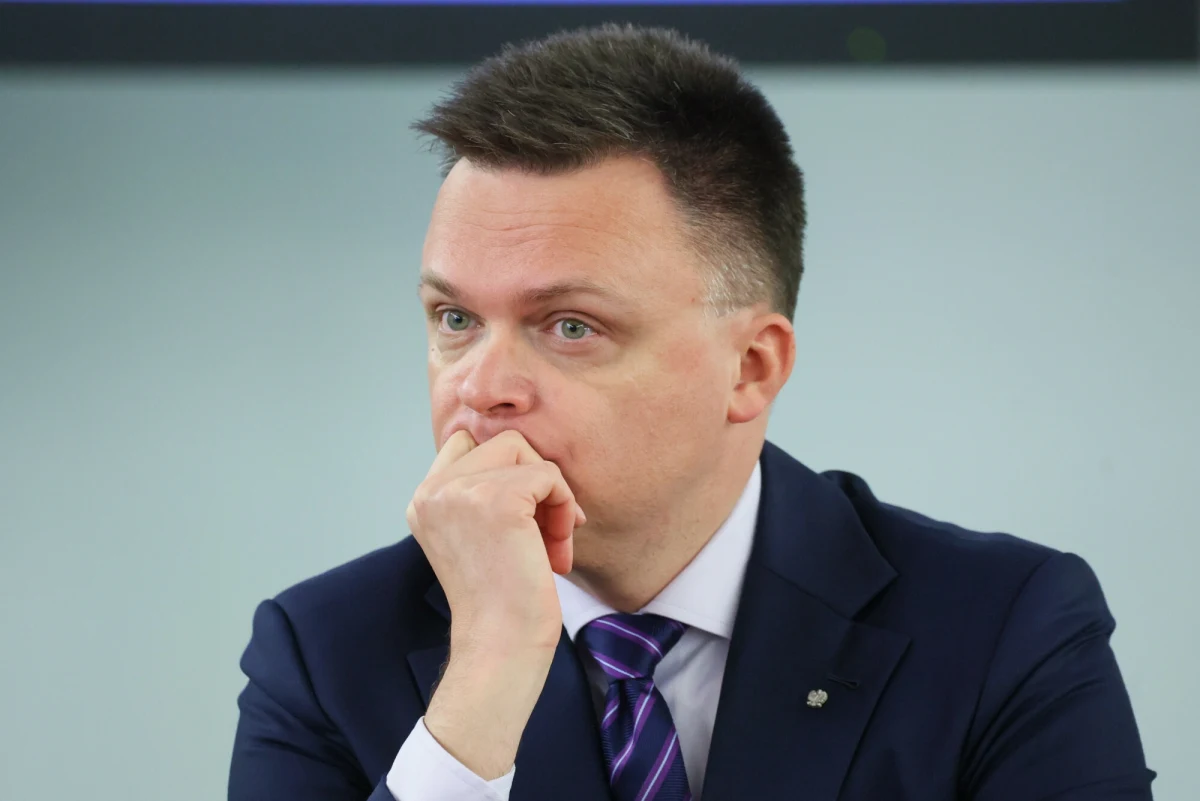 Poniedziałkowa decyzja PKW rodzi potencjalnie konsekwencje, jeśli chodzi o wybory prezydenckie, i będziemy musieli się bardzo poważnie zastanowić, jaką droga pójść, żeby nie zdestabilizować całkowicie państwa - powiedział marszałek Sejmu Szymon Hołownia.