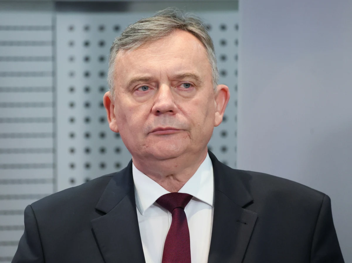 "Ta tragedia pokazała, że rząd dobrze poradził sobie z powodzią. Tego typu zniszczenia były pierwszy raz w historii" - powiedział w Rozmowie o 7:00 w Radiu RMF24 wiceminister obrony Paweł Bejda, pytany o komentarz do najnowszego sondażu Opinia24 dla RMF FM. Wynika z niego, że prawie połowa Polaków źle ocenia działania rządu związane z usuwaniem skutków wrześniowej powodzi i pomocy poszkodowanym. "Sama akcja ratowania dobytku ludzkiego przeprowadzona była wzorowo" - dodał gość Tomasza Terlikowskiego.