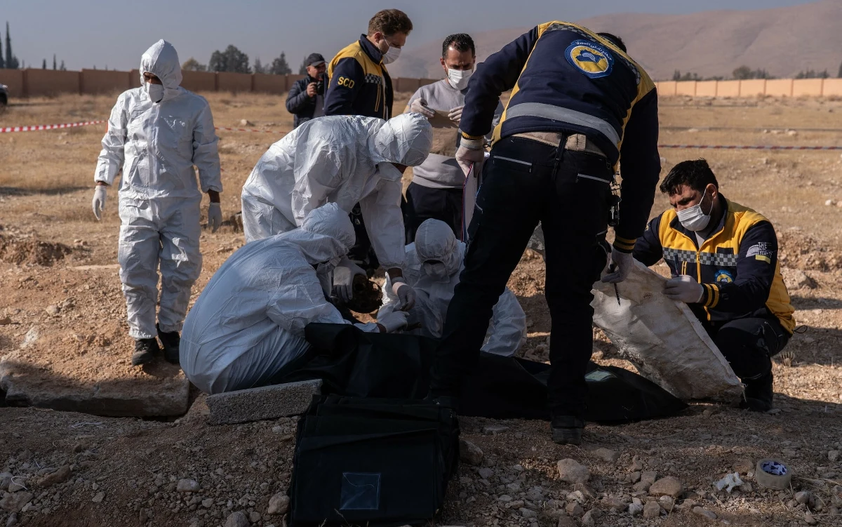 W masowym grobie położonym w miejscowości Al-Kutajfa pod Damaszkiem leżą szczątki co najmniej 100 tys. ofiar reżimu Baszara al-Asada - oświadczył szef pozarządowej organizacji Syryjska Grupa Zadaniowa ds. Sytuacji Kryzysowych (SETF) Muaz Mustafa, cytowany we wtorek przez agencję Reutera.
