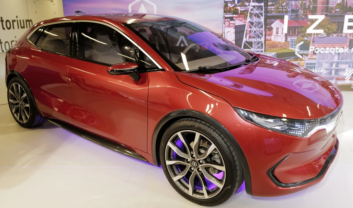 Polskiej marki aut elektrycznych Izera nie będzie. Projekt ma zostać zastąpiony przez "klaster elektromobilności", który ma zająć się m.in. budową i rozwojem nie jednej, lecz kilku marek samochodów elektrycznych - informuje Interia, która dopytała o szczegóły Ministerstwo Aktywów Państwowych. 