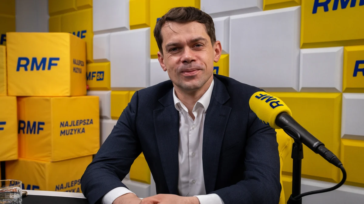 Bez gruntownych reform ws. handlu i rolnictwa sytuacje, takie jak ta z drogim masłem mogą zdarzać się częściej – takim zdaniem podzielił się w Popołudniowej rozmowie w RMF FM wiceminister rolnictwa Michał Kołodziejczak. Polityk przyznał, że ma duży niedosyt po swoim roku w ministerstwie. Wskazał, że jego resort nie działa dobrze, a problemem jest np. przerost zatrudnienia. W opinii Kołodziejczaka, jeśli dojdzie do umowy UE z krajami Mercosur, polskim rolnikom będzie "bardzo, bardzo trudno".