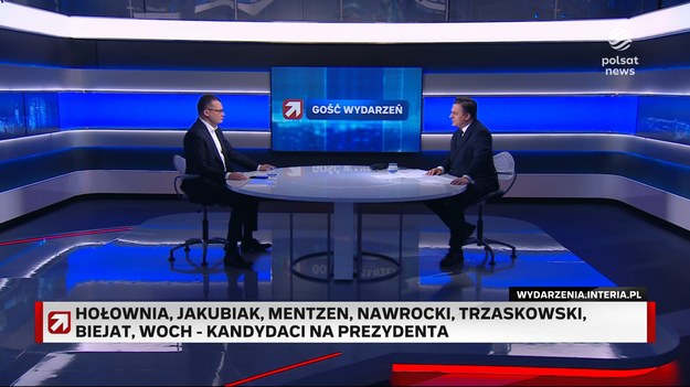 Paweł Szefernaker z PiS poinformował, że po etapie pre-kampanijnym przyjdzie czas na kampanię z prawdziwego zdarzenia, podczas której sztab Karola Nawrockiego odwiedzi każdy polski powiat. - Będziemy blisko ludzi, będziemy pisać razem z ludźmi program, z Polakami, którzy mają dzisiaj mnóstwo problemów, ponieważ jest drożyzna, ponieważ władza oszukała ludzi, obiecała wiele, a nie realizuje nic - mówił. Pytany o to, czy do sztabu wyborczego dołączyli Jacek Kurski i Adam Bielan, Paweł Szefernaker orzekł, że nie widział ich podczas wtorkowego posiedzenia. - Dzisiaj byłem na posiedzeniu sztabu, nie widziałem tam Jacka Kurskiego (...) Przyjechałem bezpośrednio tutaj z posiedzenia sztabu. Nie było tam Adama Bielana, nie było także paru innych osób, które przebywały z kandydatem na Pomorzu - wskazał poseł. Polityk stwierdził, że prowadzący kampanię Nawrockiego będą "słuchać rad wszystkich, którzy będą pomagać". Poinformował jednak, że sztab składa się przede wszystkim z młodych ludzi. - To jest umowa sprzed siedmiu lat, którą Muzeum II Wojny Światowej podpisało z firmą, która była potentatem, jeżeli chodzi o odzież patriotyczną i dotyczy sprzedaży na terenie muzeum odzieży patriotycznej. Czy to jest niezgodne z prawem? - pytał Paweł Szefernaker, odnosząc się do doniesień Agnieszki Pomaski z KO. Posłanka informowała w mediach o umowie z 2018 r. zawartej między firmą odzieżową Red is bad a Muzeum II Wojny Światowej, którego dyrektorem był wówczas Karol Nawrocki. Opiewała ona na 78 tys. zł i dotyczyła sprzedaży wyrobów marki. Jak wskazywała posłanka, istnieją podejrzenia, że pieniądze te były wykorzystane w kampanii wyborczej PiS-u. - To jest oczywiście nieprawda. Już pierwszy pozew przeciwko posłom Platformy został złożony w zeszłym tygodniu. Będziemy analizować wszystkie słowa posłów Platformy, którzy bezczelnie kłamią o Prawie i Sprawiedliwości i o panu doktorze Karolu Nawrockim, kandydacie obywatelskim popieranym przez Prawo i Sprawiedliwość - mówił Szefernaker. - W tej ch