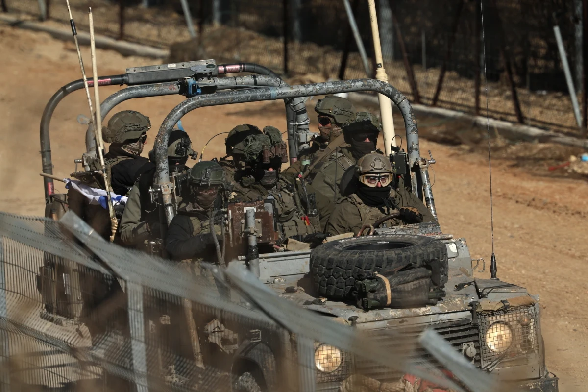 Premier Izraela Benjamin Netanjahu oznajmił we wtorek, że wojska izraelskie będą okupować strefę buforową w Syrii "w przewidywalnej przyszłości". Odwiedził on tego dnia strefę, stając się pierwszym urzędującym przywódcą izraelskim tak głęboko wkraczającym na terytorium Syrii.