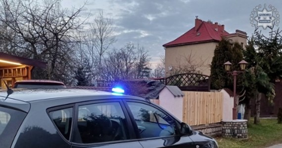 Agresywny pies atakował ludzi w Tarnowskich Górach (Śląskie). Jedna osoba trafiła do szpitala. Ostatecznie zwierzę zastrzelili policjanci.