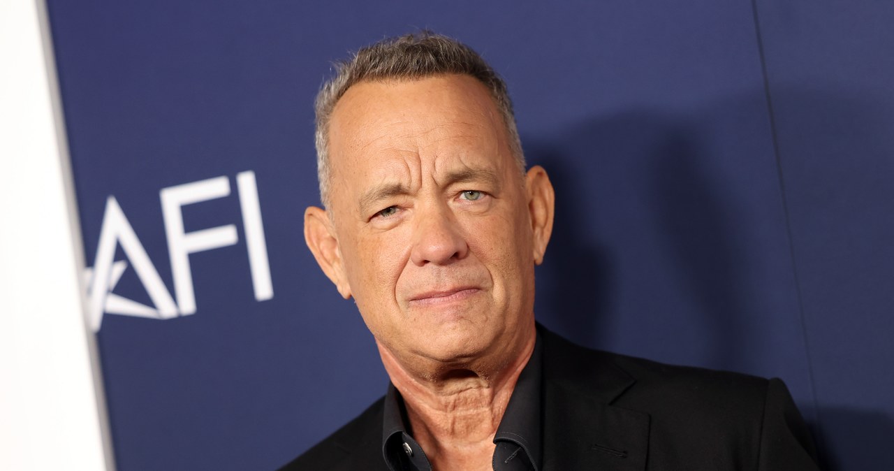 Pod koniec grudnia na ekrany naszych kin wchodzi "Here. Poza czasem", w którym w główną rolę wciela się Tom Hanks. Z tej okazji prezentujemy mniej znane informacje na temat aktora określanego jako dobro narodowe Ameryki, a przy okazji ulubieńca Polaków.