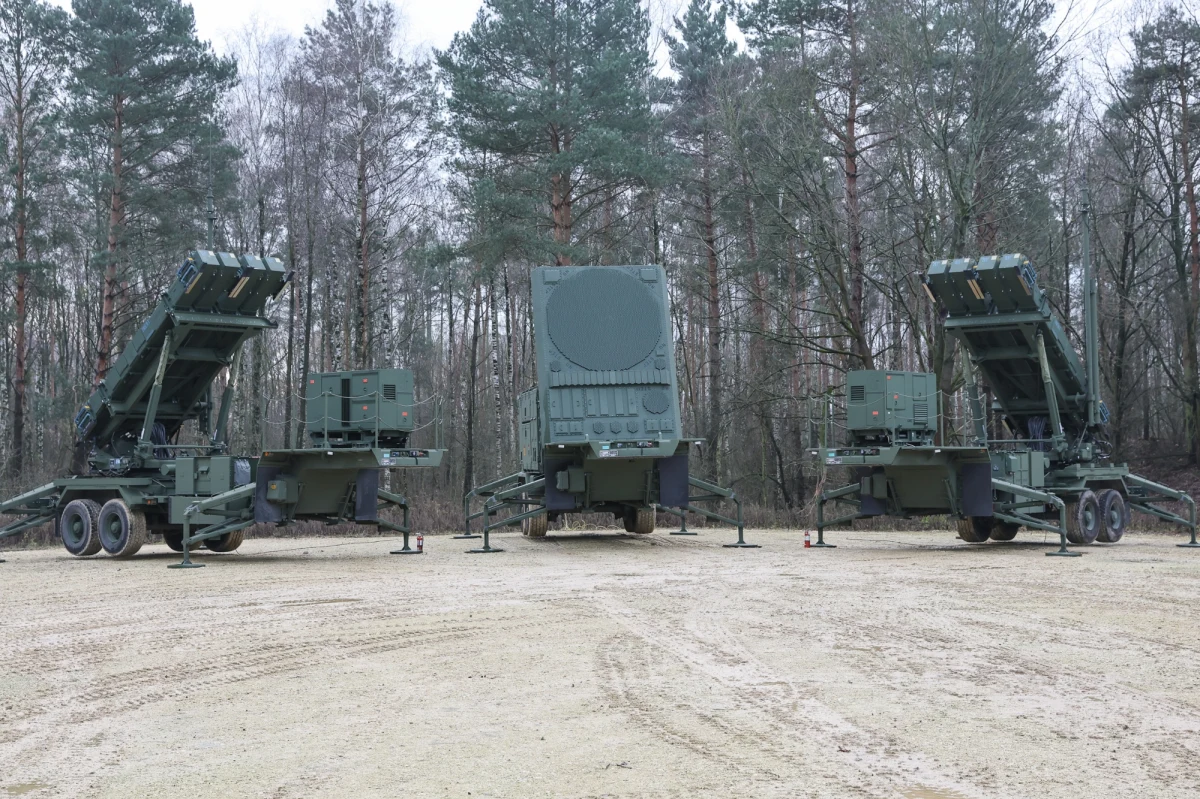 Minister obrony narodowej Władysław Kosiniak-Kamysz poinformował w środę, że otrzymał meldunek o wstępnej gotowości systemu Wisła i zintegrowaniu go z systemem IBCS. "To jest historyczny moment i wielka chwila dla zdolności operacyjnych Wojska Polskiego" - podkreślił.