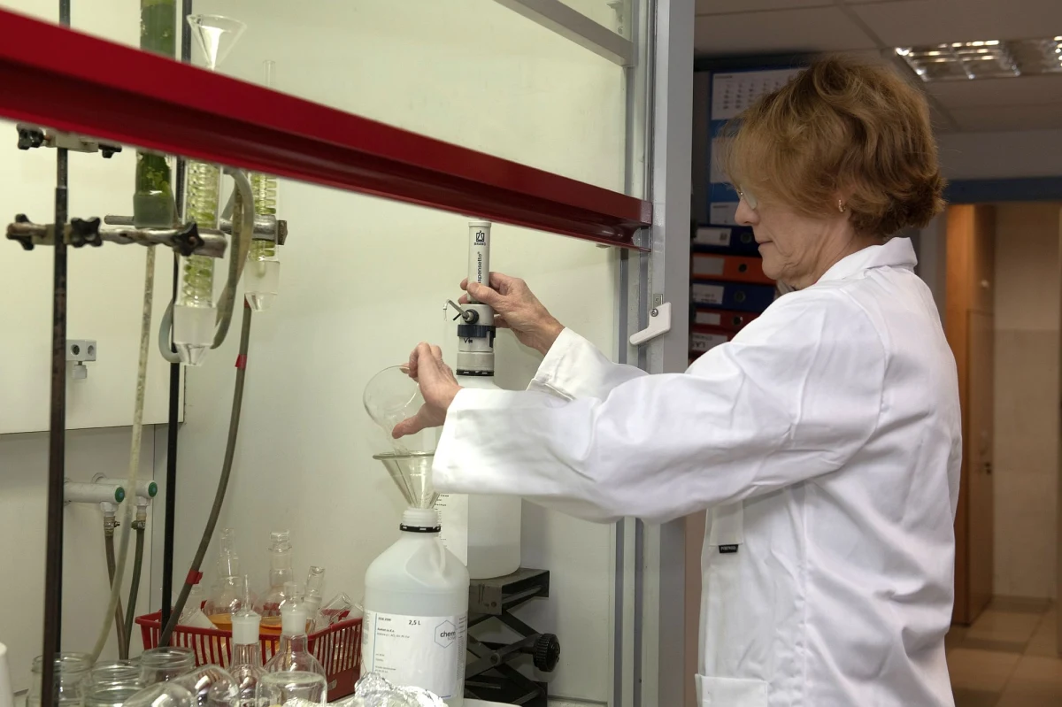 Badacze z Politechniki Krakowskiej jako pierwsi w Polsce rozpoczęli długofalowy monitoring zawartości dioksyn w pyle zawieszonym PM10. I mają już wyniki z pierwszego roku badań. Wynika z nich, że zawartość dioksyn w krakowskim powietrzu była zależna od pory roku.