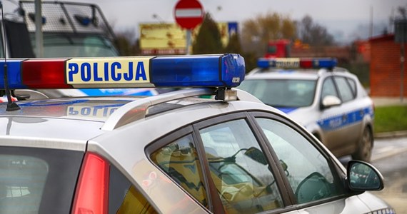 Napad na oddział banku w Nowej Brzeźnicy w Łódzkiem. Na miejscu pracują policjanci. Informację o zdarzeniu dostaliśmy na Gorącą Linię RMF FM.