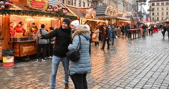 Taka temperatura na kilka dni przed świętami Bożego Narodzenia może zaskakiwać. Do Polski napłynęło ciepłe powietrze. Jutro na termometrach możemy zobaczyć nawet 13 stopni na plusie. 