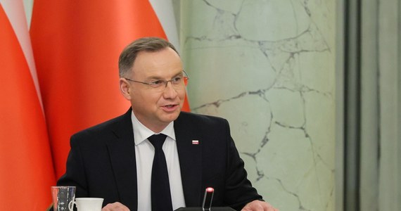 Prezydent Andrzej Duda podpisał we wtorek 17 grudnia ustawę o ochronie ludności i obronie cywilnej. Informację przekazała w środę prezydencka kancelaria. Ustawa zakłada powstanie systemu ochrony ludności, który – w razie wojny – będzie mógł się przekształcić w obronę cywilną.
