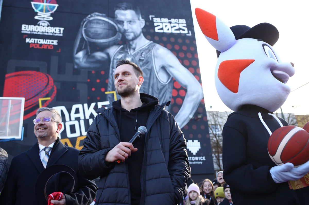 "Przed nami wielka szansa, mam nadzieję, że będziemy gotowi, by ją wykorzystać" – powiedział Mateusz Ponitka. Kapitan koszykarskiej reprezentacji Polski wziął udział w uroczystości symbolicznego odsłonięcia w Katowicach muralu z jego podobizną, promującego przyszłoroczne mistrzostwa Europy.