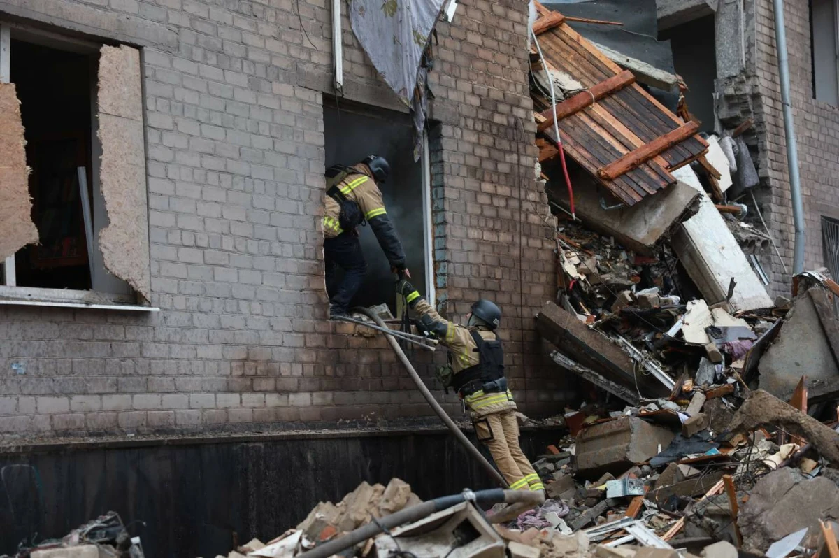 W wyniku rosyjskiego ataku rakietowego na Krzywy Róg na środkowym wschodzie Ukrainy uszkodzonych zostało wiele budynków, w tym szpital. Ucierpiała także infrastruktura miejska - poinformował w czwartek nad ranem szef administracji wojskowej miasta Ołeksandr Wiłkuł.