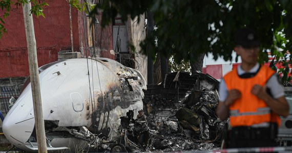 Dramatyczne sceny na przedmieściach Buenos Aires. Prywatny odrzutowiec nie zdołał wyhamować podczas lądowania i uderzył w budynek mieszkalny w argentyńskim San Fernando. Piloci nie żyją.