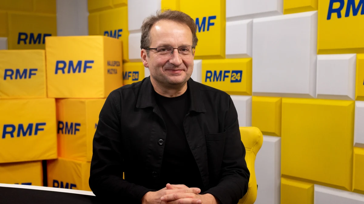 "Zdaje się, że pan Szymon Hołownia już tak nie elektryzuje ludzi jak na początku, kiedy został marszałkiem Sejmu" - powiedział w Porannej rozmowie w RMF FM Robert Górski, aktor, satyryk i twórca popularnych kabaretów. "Chciałem być znowu prezydentem, chciałem godnie pożegnać naszą głowę państwa" - mówił o swoich kabaretowych planach.