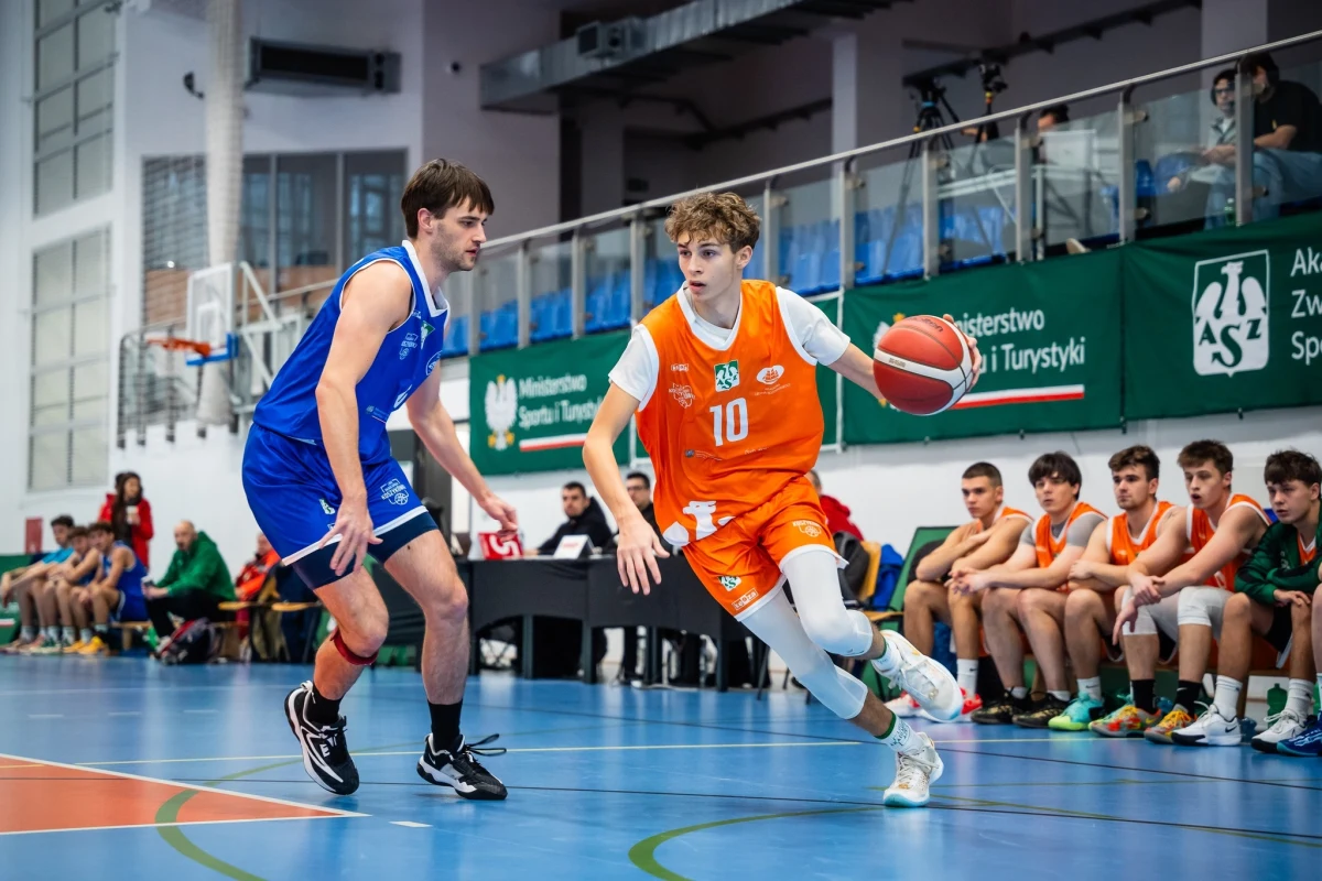 Takiego wydarzenia jeszcze nie było! Najlepsze drużyny rozgrywek lig akademickich AZS w siatkówce, koszykówce, piłce ręcznej i hokeju na lodzie przyjadą do Krakowa, by w turnieju finałowym wyłonić zwycięzców. Do tej pory zakończono zmagania w pływaniu.