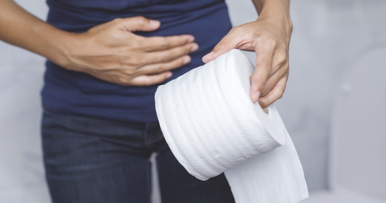 Niewinne nawyki mogą rozregulować pracę jelit. Na te objawy zwróć uwagę