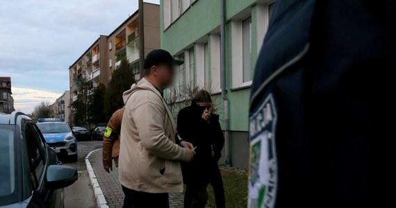 Jest trzymiesięczny areszt dla rodziców 3,5-letniej dziewczynki, która w stanie skrajnego wygłodzenia trafiła kilka dni temu do szpitala. Stan Helenki jest ciężki. Dziecko waży zaledwie 8 kilogramów.