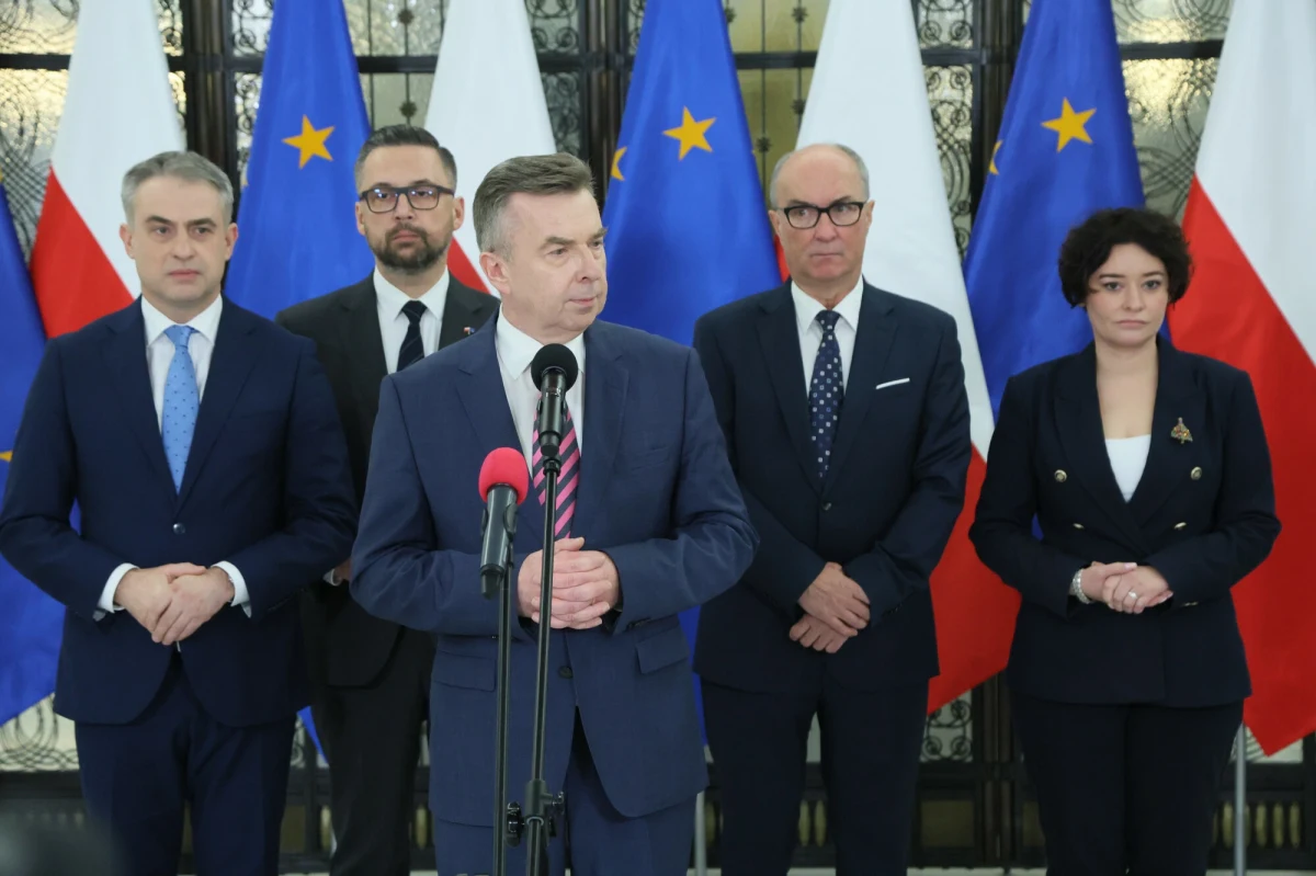 Minister nauki i szkolnictwa wyższego Dariusz Wieczorek poinformował o swojej dymisji. "Są takie momenty w życiu, gdzie trzeba podejmować ważne decyzje" - powiedział Wieczorek na konferencji prasowej Lewicy.