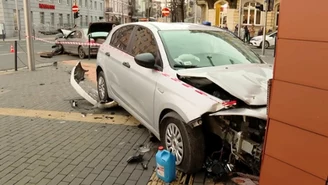 Jechali na interwencję, doszło do zderzenia. Ranni policjanci