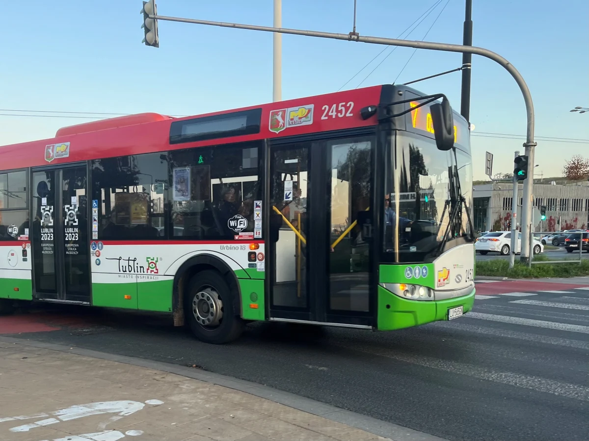 Od poniedziałku w lubelskiej komunikacji miejskiej mają obowiązywać okrojone rozkłady jazdy. Zwykła częstotliwość kursów ma być przywrócona 7 stycznia.