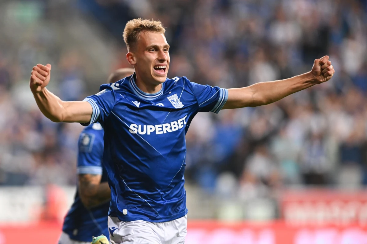 Michał Gurgul związał się z Lechem Poznań, która będzie obowiązywać do 30 czerwca 2028 roku. Jesienią 18-latek zbierał świetne recenzje za swoją grę. Zauważył go selekcjoner reprezentacji narodowej Michał Probierz.
