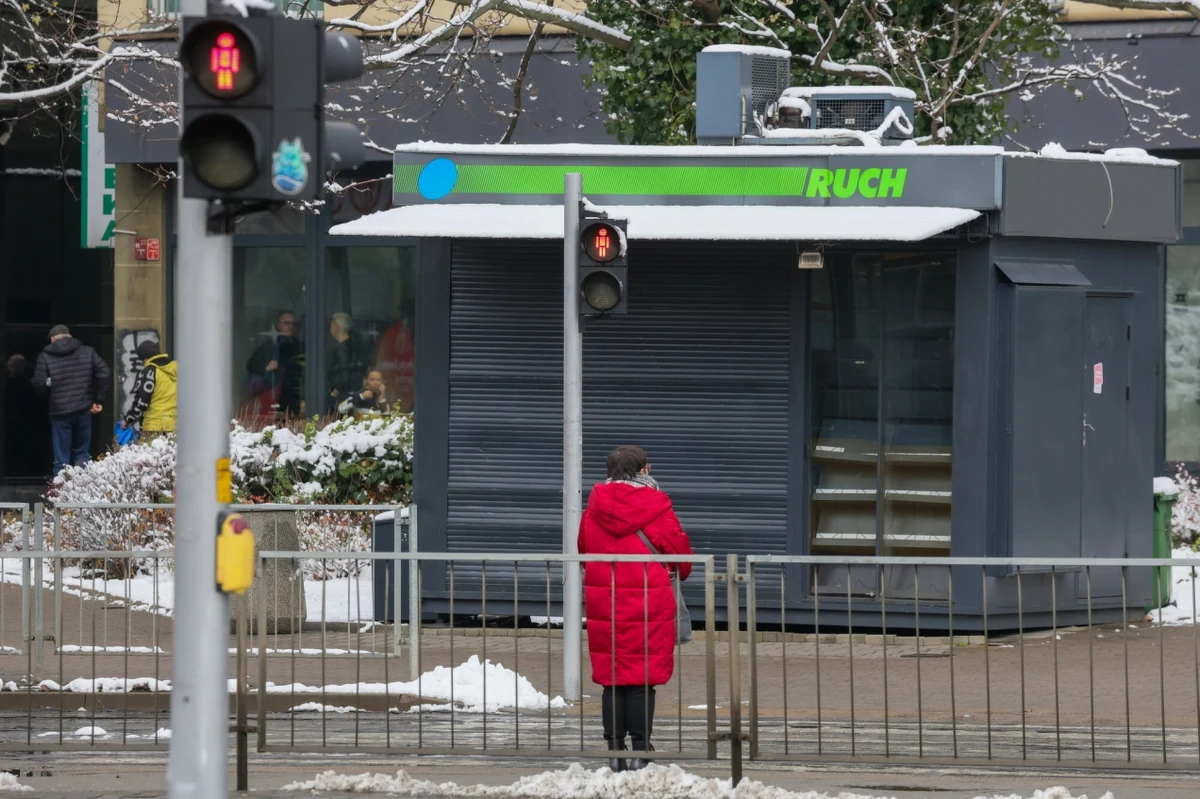 Po ponad stu latach kultowe budki znikną z ulic Warszawy i Nakła nad Notecią. Ostatnie dwa takie punkty kończą swoją działalność. Kilka obiektów będzie wciąż działać, jednak nie będą prowadzone już pod kultowym szyldem.