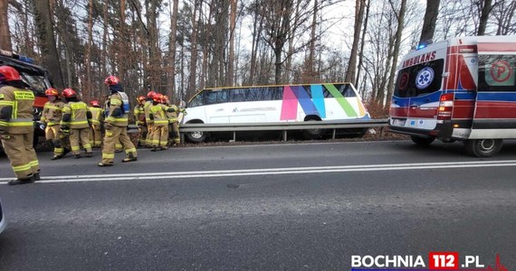 Do poważnego wypadku autobusu doszło w miejscowości Kopaliny koło Bochni w Małopolsce. Cztery osoby zostały ranne. 