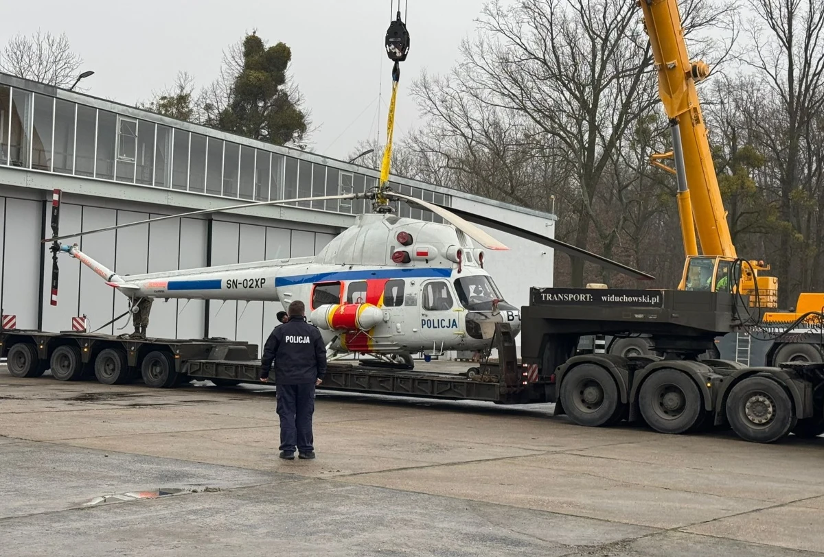 Muzeum Lotnictwa Polskiego w Krakowie powiększyło swoją kolekcję śmigłowców o nowy eksponat. Jest nim policyjny helikopter Mi-2 SN-02XP przekazany przez Komendę Główną Policji w Warszawie. Zwiedzający mogą go już oglądać w gmachu głównym krakowskiej placówki.