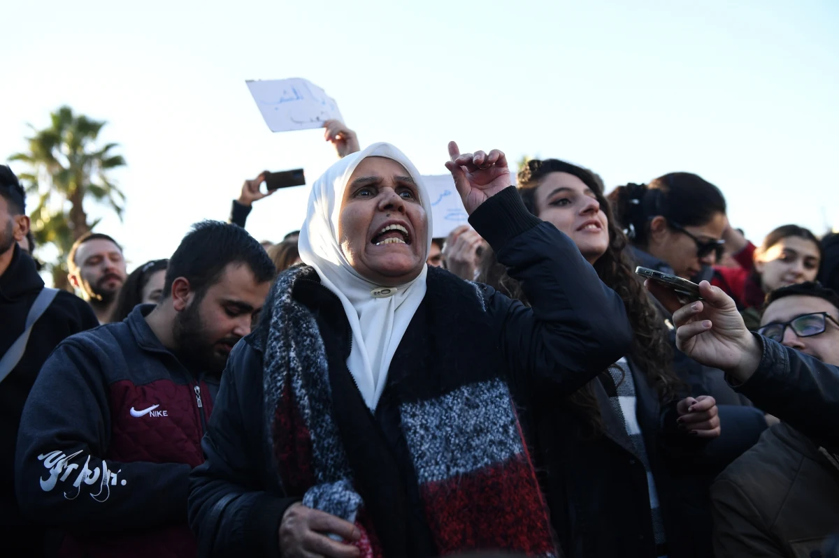 Setki osób demonstrowały w czwartek w centrum Damaszku w obronie demokracji i praw kobiet - poinformowała agencja AFP. Uczestnicy protestu, wśród których było wiele kobiet, obawiają się rządów islamistów w Syrii. "Boję się o swoją wolność, moją wolność wyboru" - powiedziała jedna z uczestniczek demonstracji.