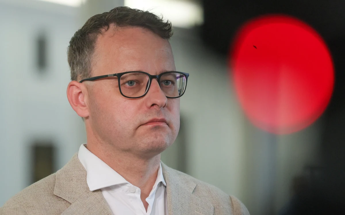 "Zostałem uznany za osobę, której grożą prześladowania polityczne w Polsce pod rządami koalicji 13 grudnia. Mamy do czynienia z całą serią represji politycznych" – powiedział Marcin Romanowski w rozmowie z telewizją wPolsce24. Rząd Węgier udzielił posłowi PiS azylu.